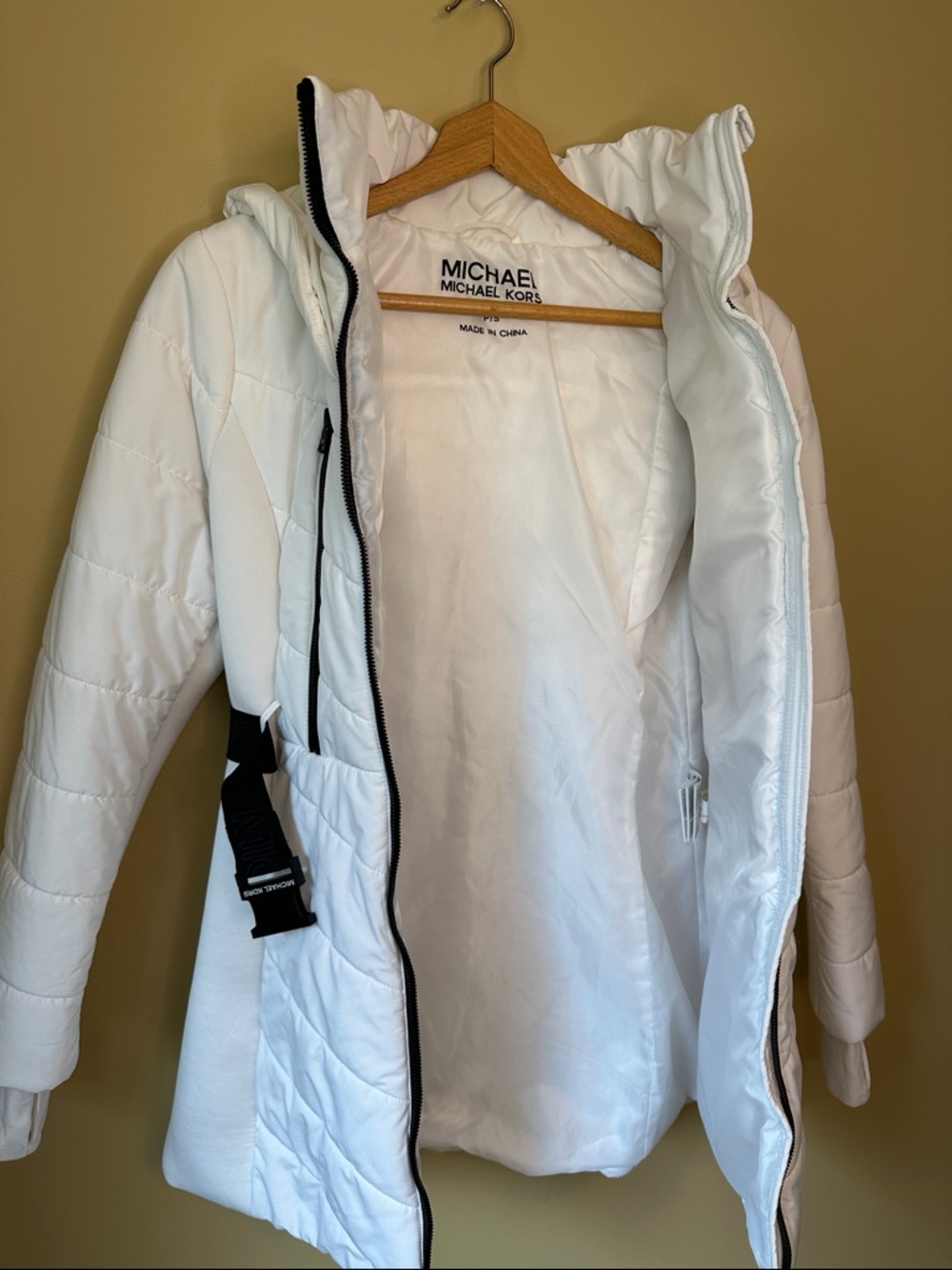 Michael Kors White Quilted Belted Puffer Jacket with Black Trim Size P/S - Picture 11 of 12
